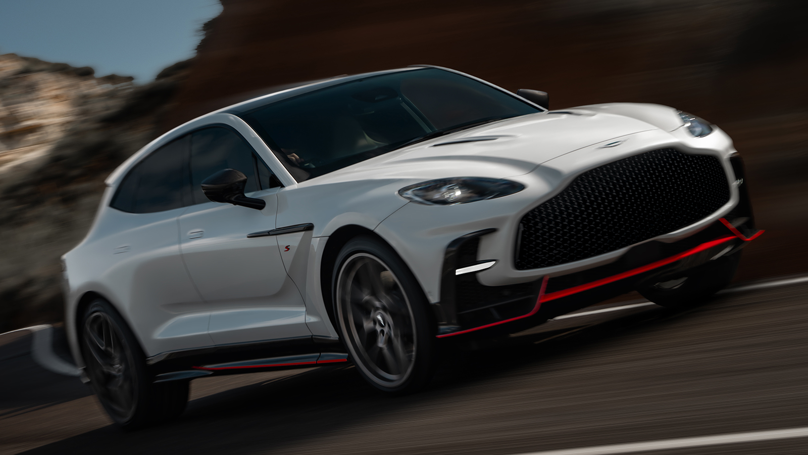 Aston Martin DBX S: Η κορυφαία έκδοση του βρετανικού SUV με 727 άλογα 